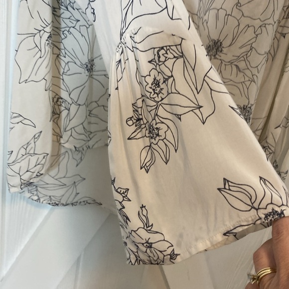 Cloth & Stone White Floral Button Up Blouse - Picture 4 of 11